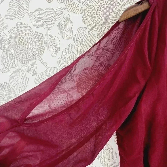 Lulu's Women's Chiffon Cold Shoulder Wrap Burgundy Romper Size S - Picture 3 of 9